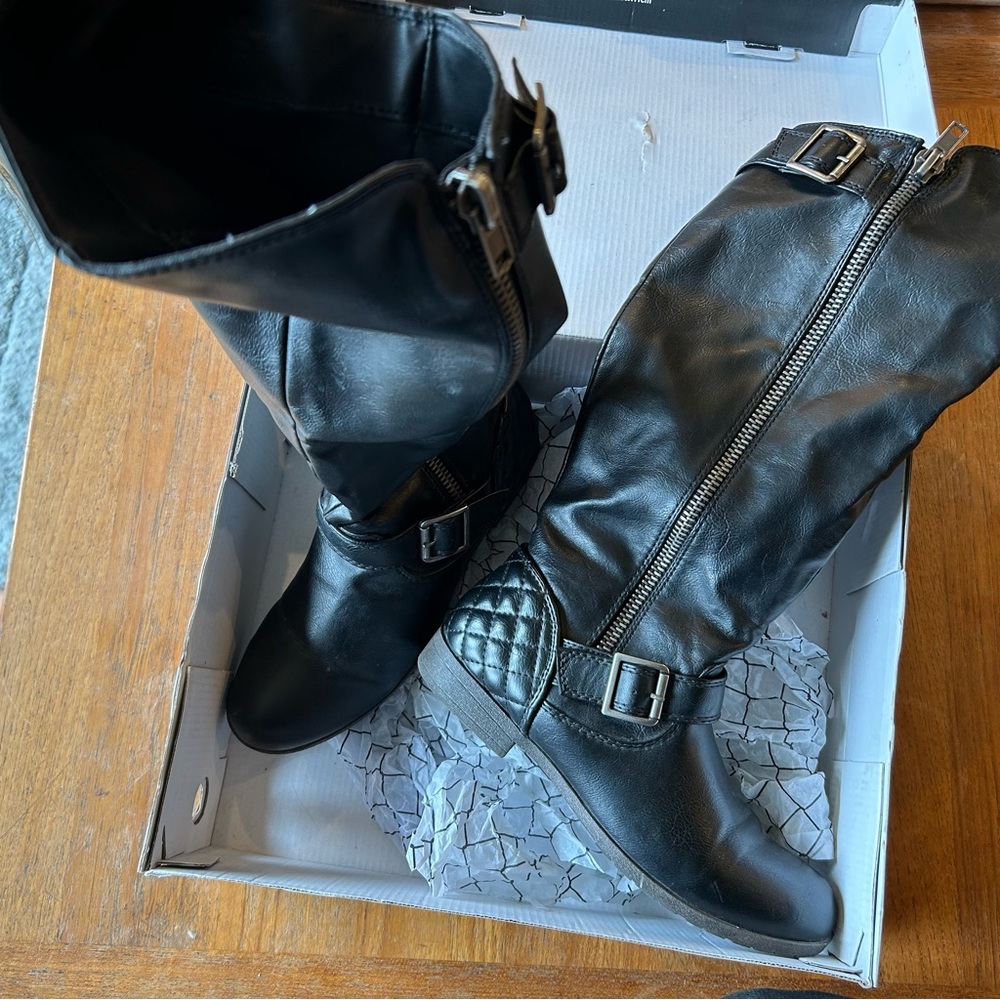 Material Girl Tall Black Slouchy Boot w/Zippers from Macy’s. Original Box. Sz 8